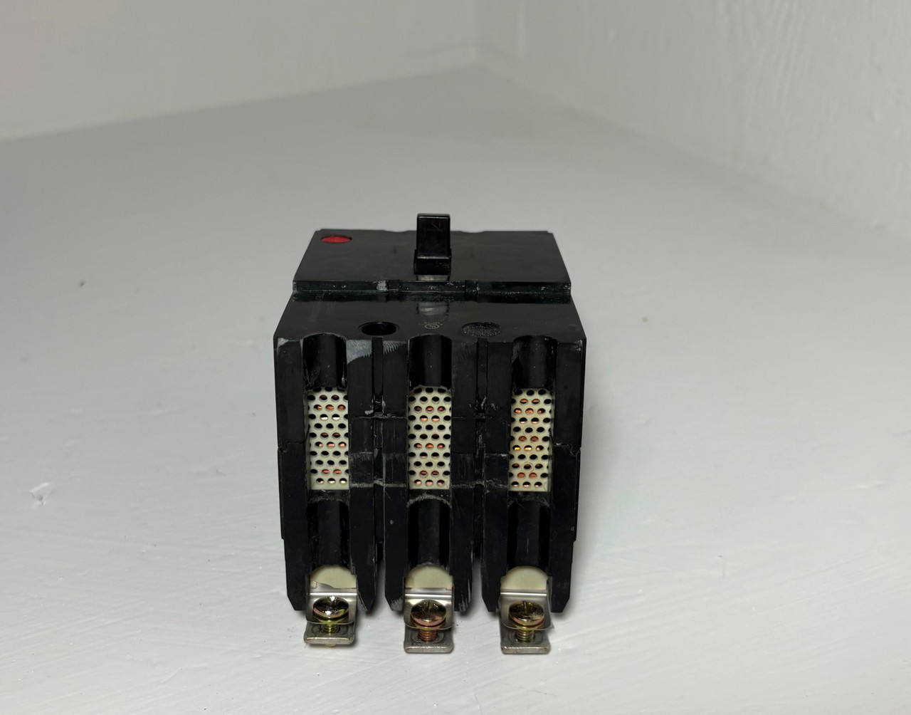 GE TEY330 30A 3P Circuit Breaker 480Y/277V Type TEY 30 Amp General Electric HACR (EM5926-3)