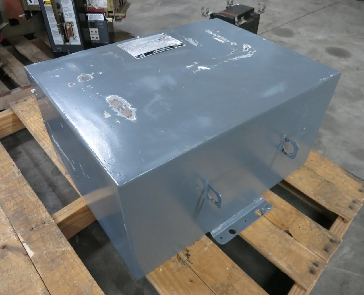 Westinghouse 30 kVA 480 Delta to 208Y/120 V 3PH Transformer Wall-Mount 3R 480V (DW8296-1)