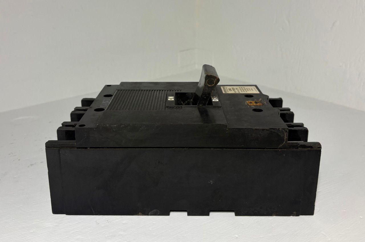 Square D 997327 225A Circuit Breaker 480/600V 3 Pole Type ML3 225 Amp (EM5929-3)