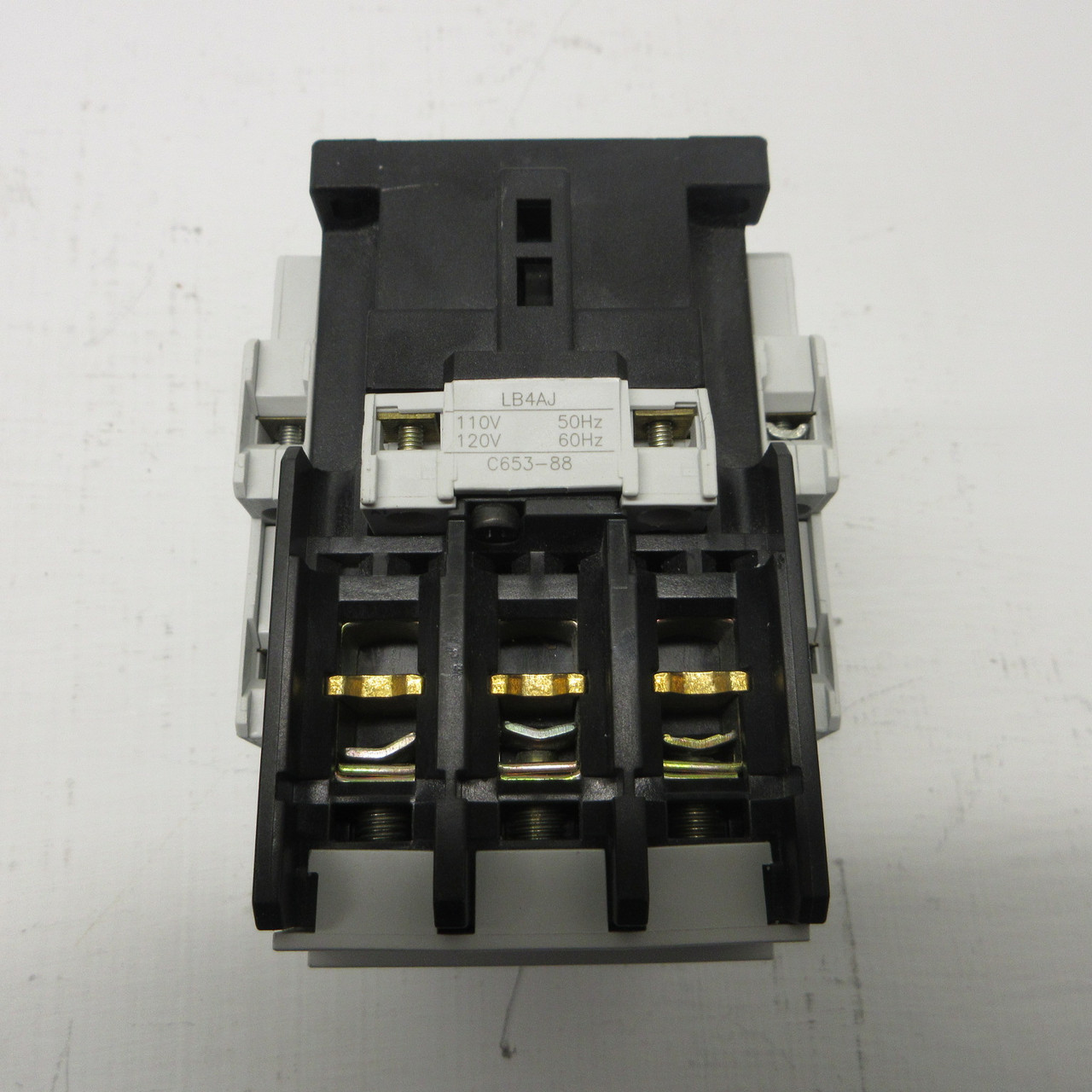 GE General Electric CL06A300M Contactor 80 Amp 600V 40HP 120V Coil 3P 80A CL06 (AH1394-1)
