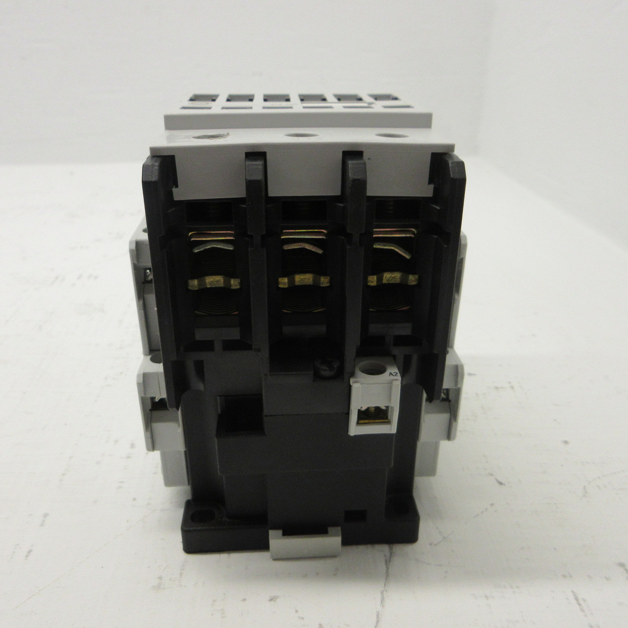 GE General Electric CL06A300M Contactor 80 Amp 600V 40HP 120V Coil 3P 80A CL06 (AH1394-1)