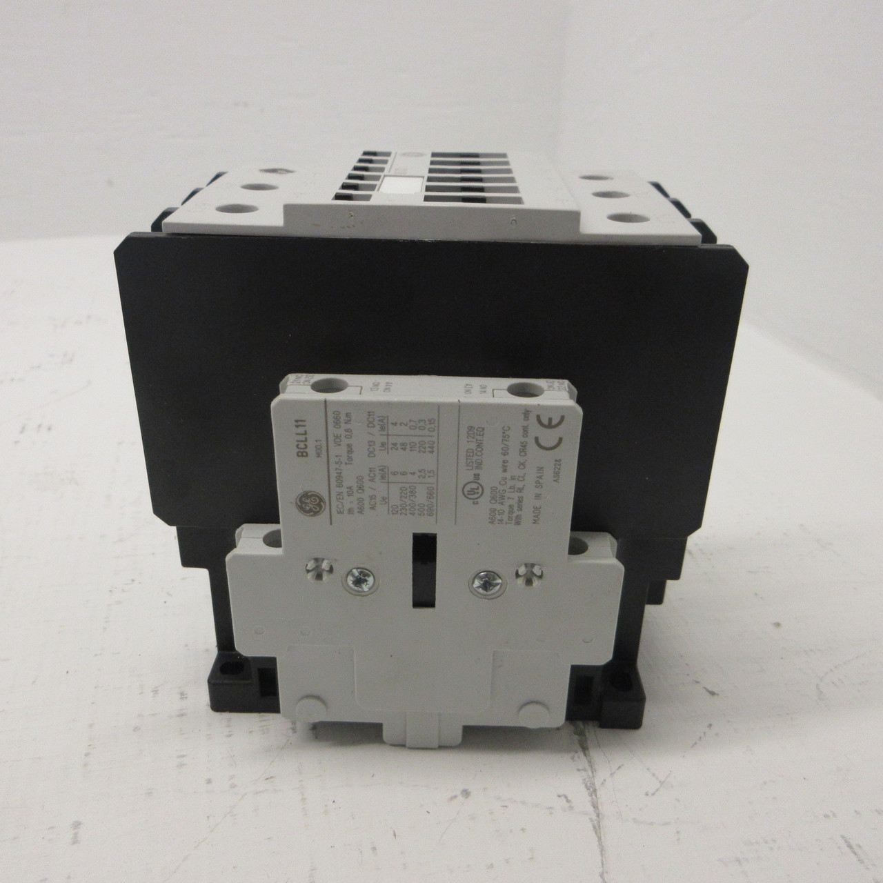 GE General Electric CL06A300M Contactor 80 Amp 600V 40HP 120V Coil 3P 80A CL06 (AH1394-1)