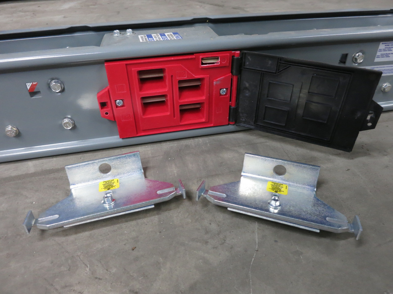 NEW Square D APH2512G10ST 1200A 600V I-Line II Busway 3PH 4W 1200 Amp Plug-In 10 (DW8310-6)