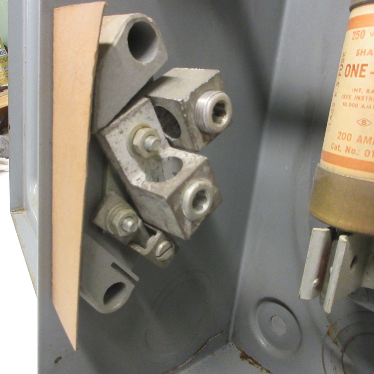 Cutler Hammer 4144H441 200A 240V 4W Fusible Safety Switch Disconnect CH w/ Fuses (AH1403-1)