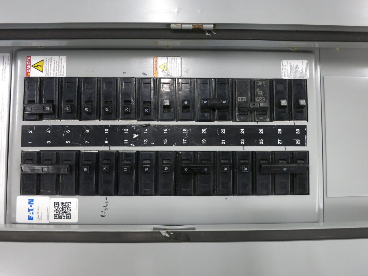 Eaton PRL1a 100A 208Y/120 V Main Breaker Panel Board 3PH 4W PRL 100 Amp 208V 3R (DW8313-1)