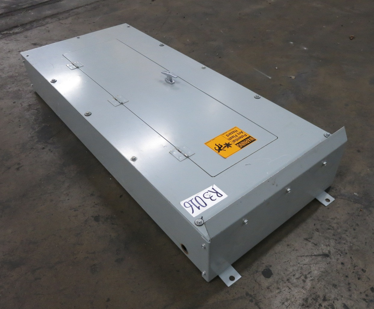 Eaton PRL1a 100A 208Y/120 V Main Breaker Panel Board 3PH 4W PRL 100 Amp 208V 3R (DW8313-1)