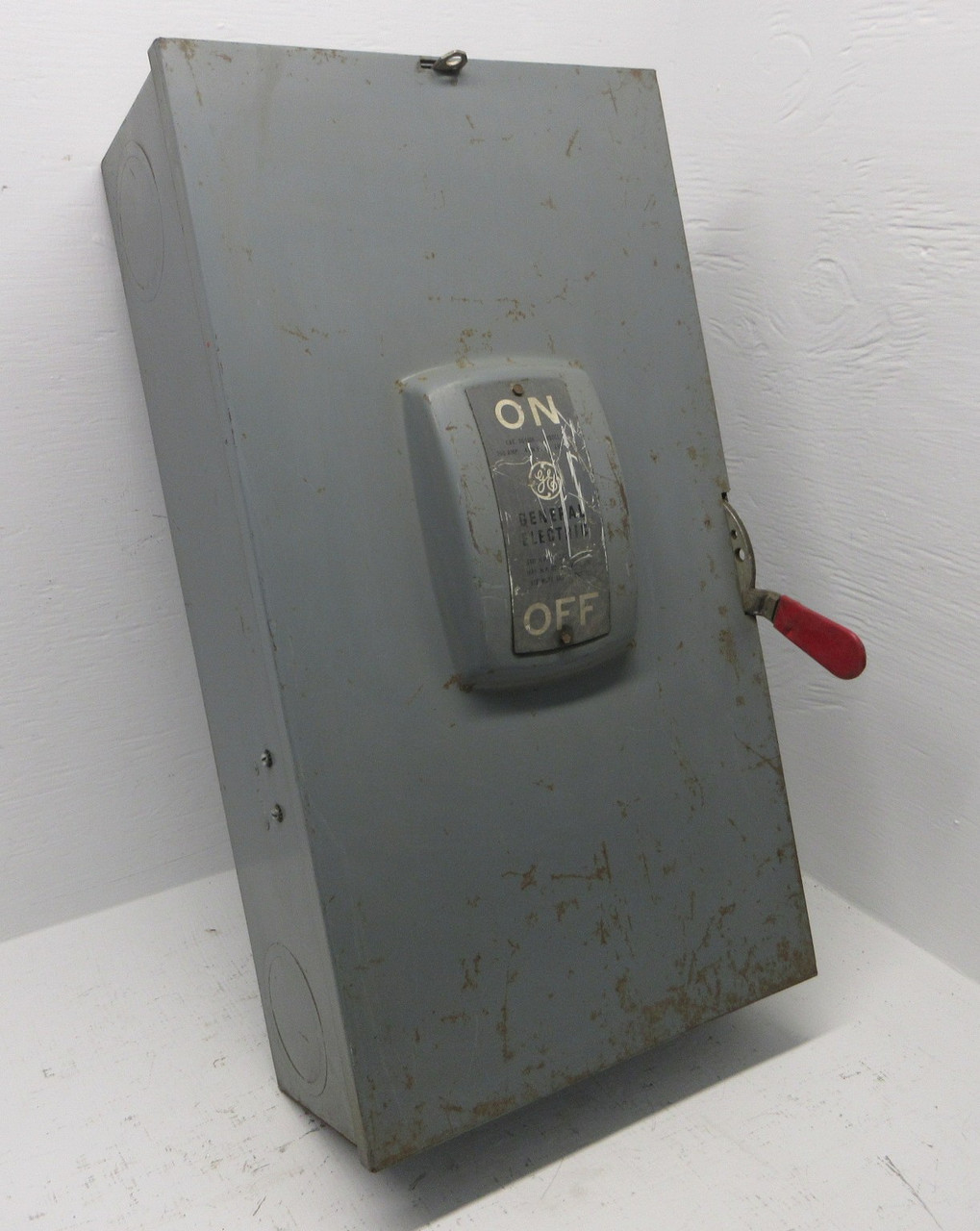 General Electric TG4324 200A 240V 4W Fusible Safety Switch Disconnect w/ Fuses (AH1410-1)