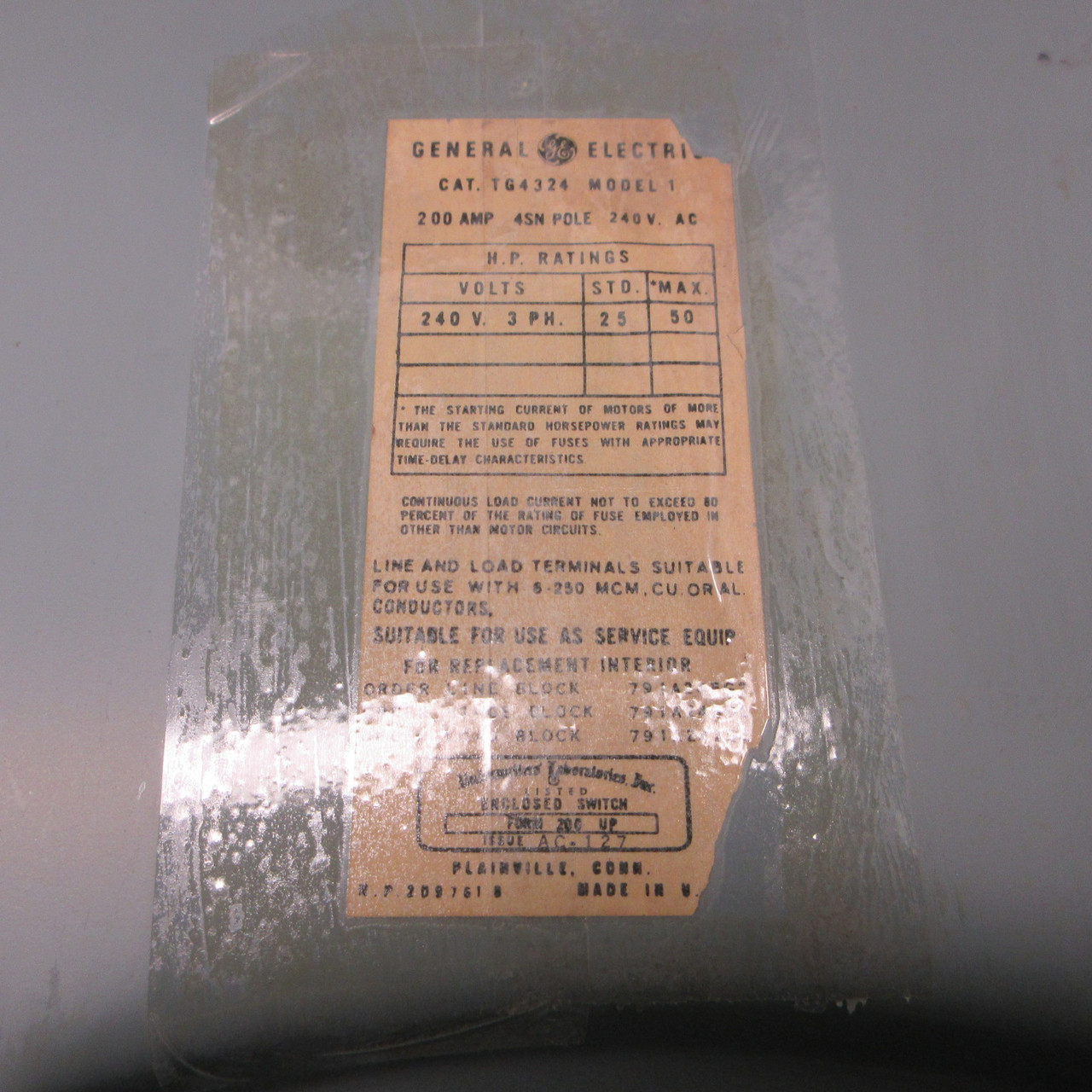General Electric TG4324 200A 240V 4W Fusible Safety Switch Disconnect w/ Fuses (AH1410-1)