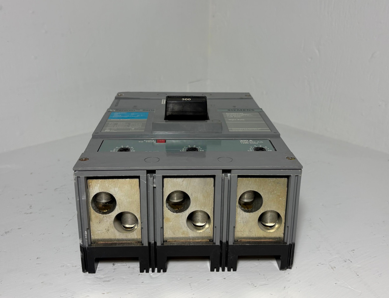Siemens JXD23B300 300A Sentron Circuit Breaker Type JXD2-A 240V 3P 300 Amp ITE (EM5933-1)