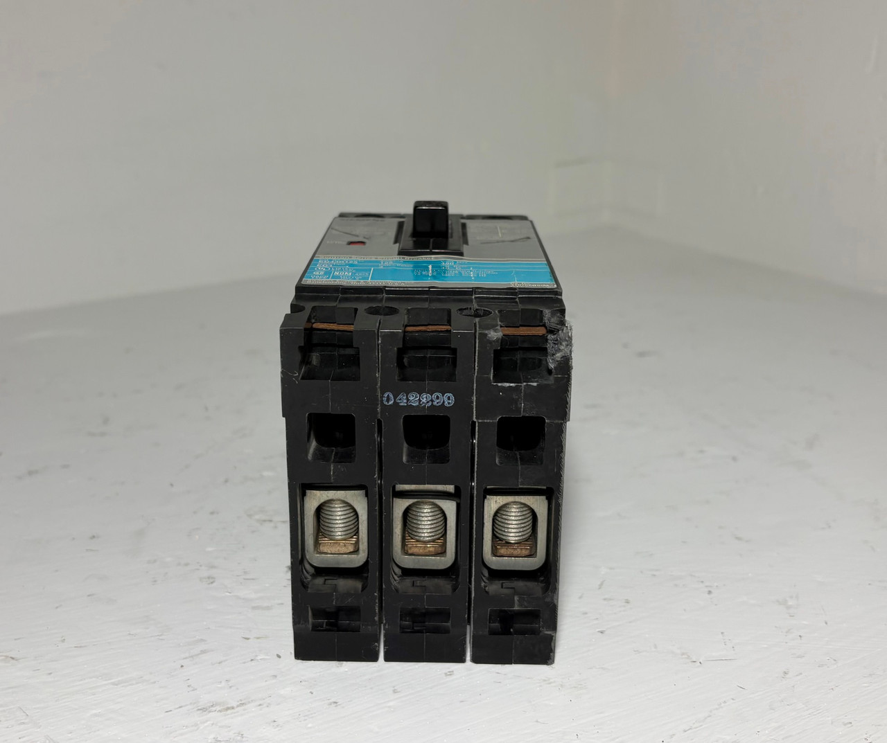Siemens ED43B125 125A Sentron Circuit Breaker Type ED4 480V 3 Pole 125 Amp FLAW (EM5934-1)