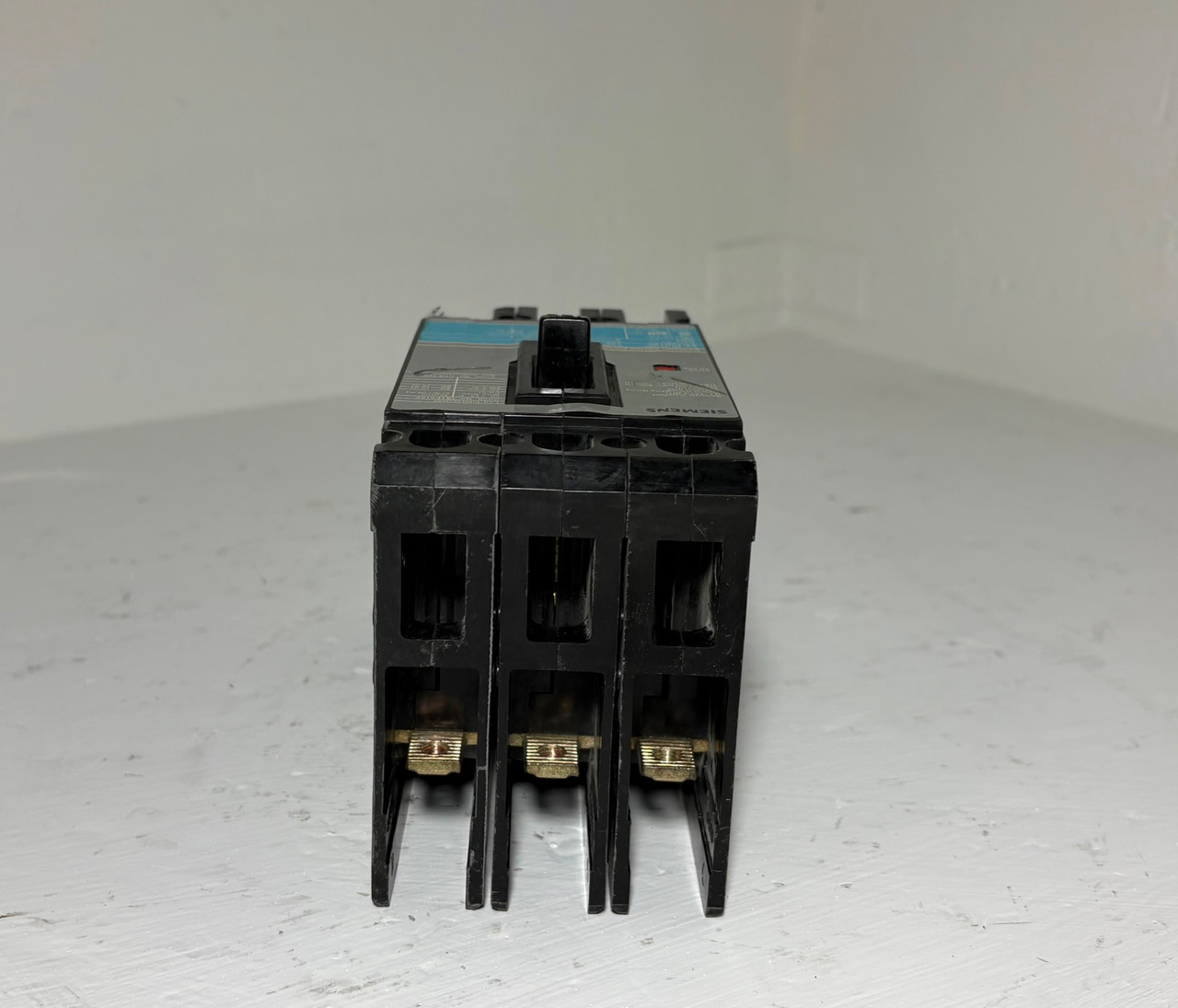 Siemens ED43B125 125A Sentron Circuit Breaker Type ED4 480V 3 Pole 125 Amp FLAW (EM5934-1)