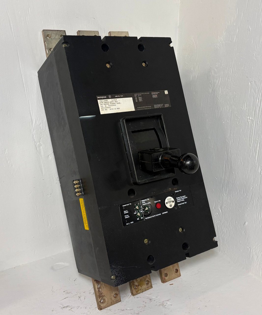 Westinghouse PCFG32000F 2000A Circuit Breaker w Ground & 2000 Amp Trip 600V PCFG (EM5923-1)