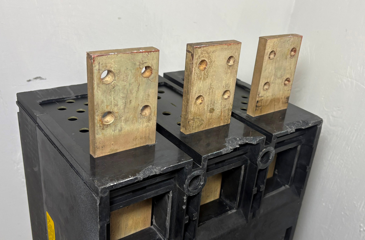 Westinghouse PCFG32000F 2000A Circuit Breaker w Ground & 2000 Amp Trip 600V PCFG (EM5923-1)