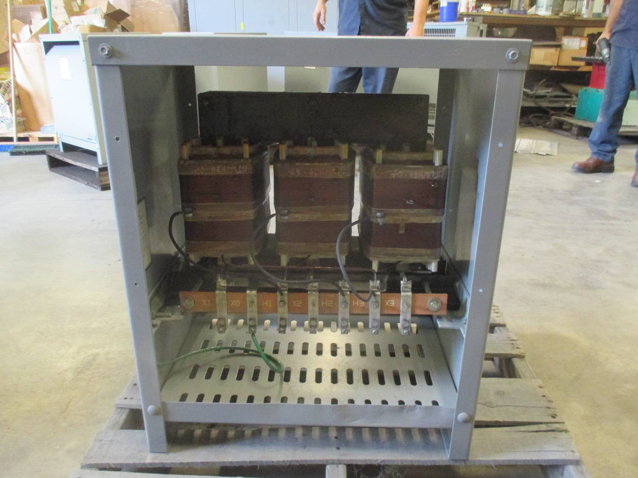 Hevi Duty Sola 34 kVA 460 Delta - 460Y/266 DT651H34S Isolation Transformer 3PH (EBI2381-7)