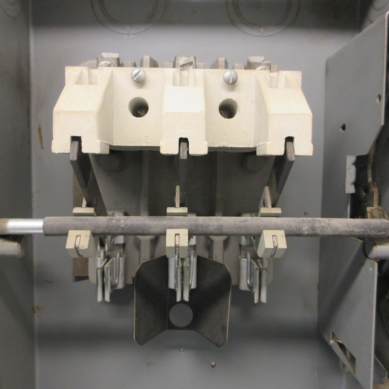 Cutler Hammer 4105H313H 100 Amp 600V Fusible Heavy Duty Safety Switch Disconnect (AH1426-2)