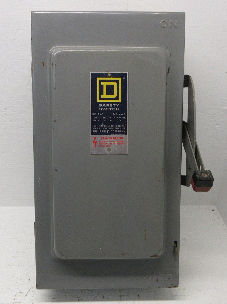 Square D H323N 100A 240V 4W Fusible Safety Switch Disconnect 100 Amp D3 w/ Fuses (AH1425-1)