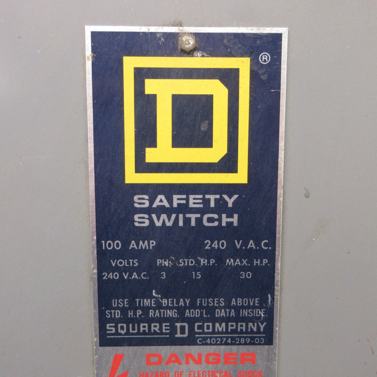 Square D H323N 100A 240V 4W Fusible Safety Switch Disconnect 100 Amp D3 w/ Fuses (AH1425-1)