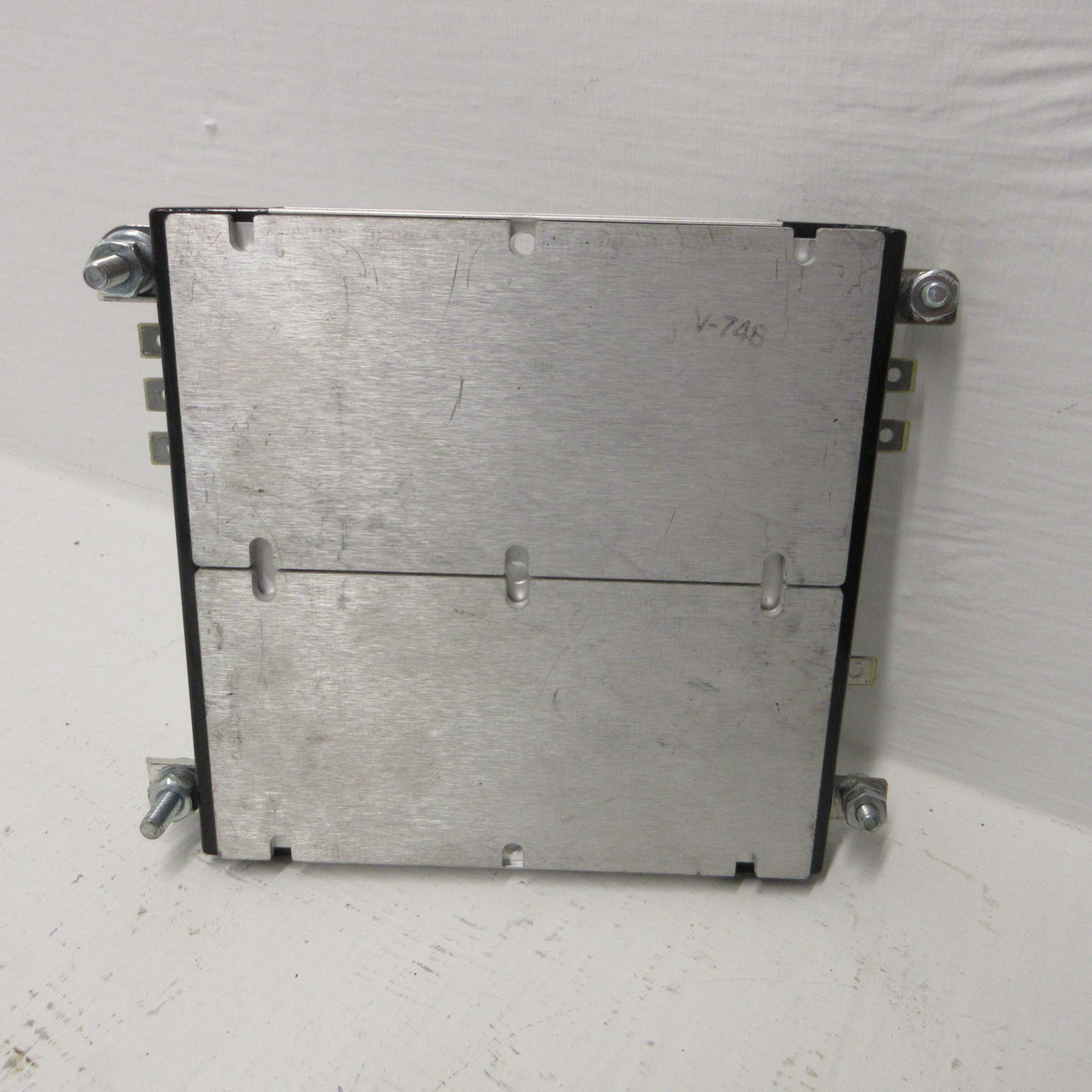 Vicor Mega Module VI-M13-CU DC-DC Converter (INPUT: 24VDC 270W OUT: 24VDC 200W) (AH1436-1)