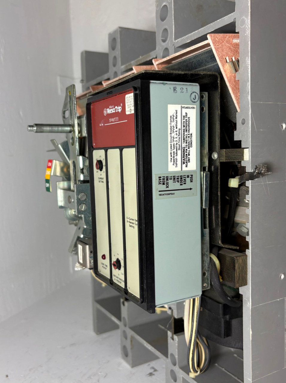 GE TPVF5616 1600A Power Break LI Circuit Breaker w/ Aux TPVF5 600V 1600 Amp 3P (EM5946-1)