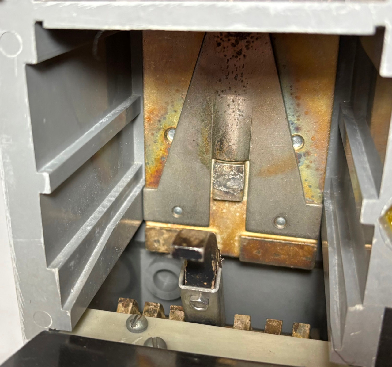 GE TPVF5616 1600A Power Break LIG Breaker w/ Shunt TPVF5 600V 1600 Amp 3P Ground (EM5945-2)