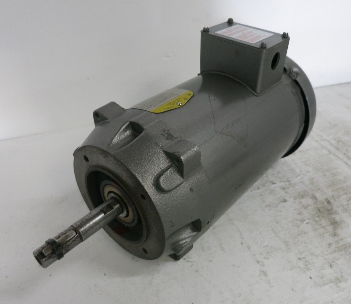 NEW Baldor 35M647-863G1 2.2 kW IEC AC Motor D90LC 208-230/460V 3450 RPM TE (DW8343-1)