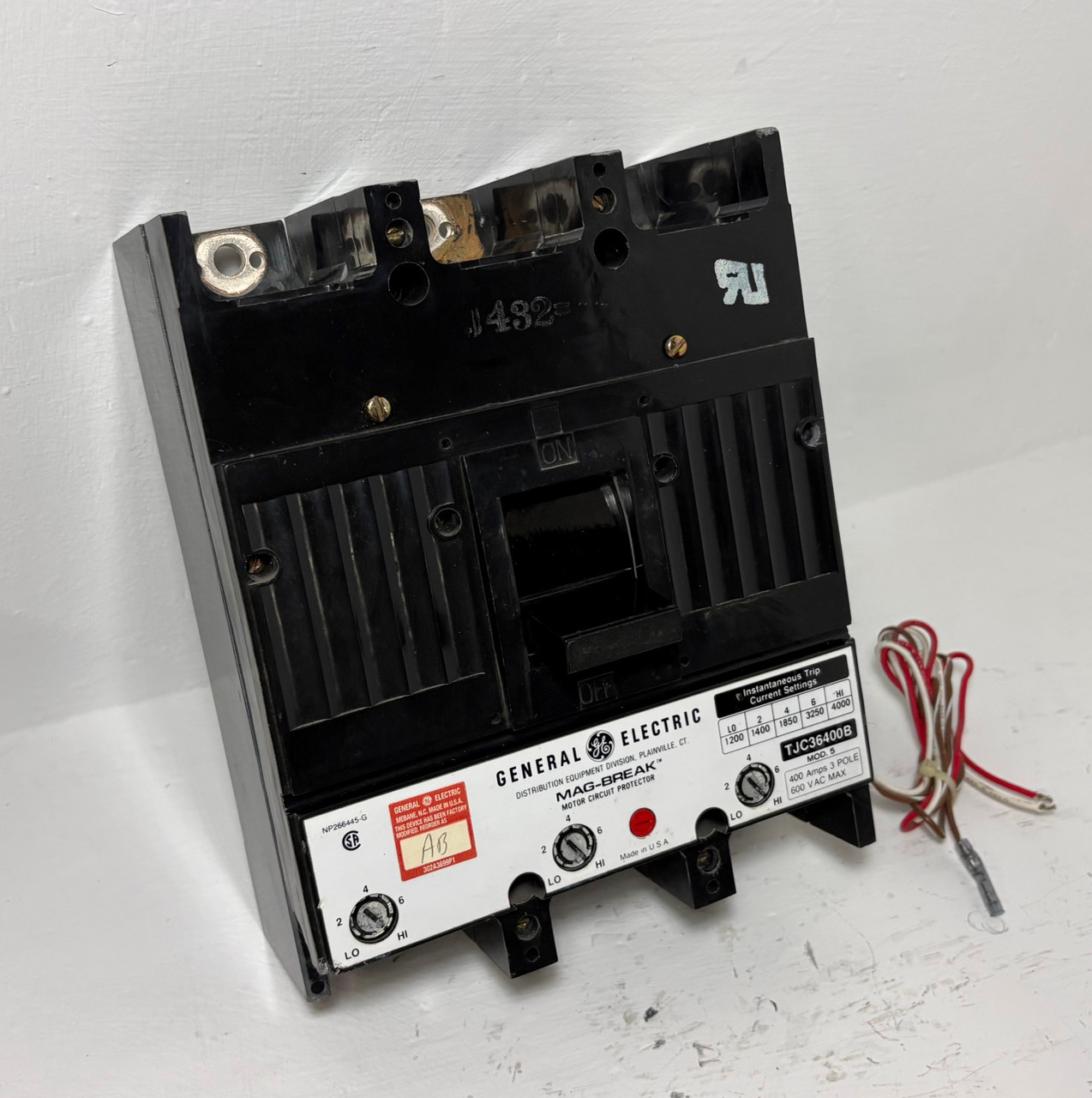 GE TJC36400B 400A Mag-Break Circuit Breaker w/ Aux Mod. 5 600V 3P 400 Amp flaw (EM5950-1)