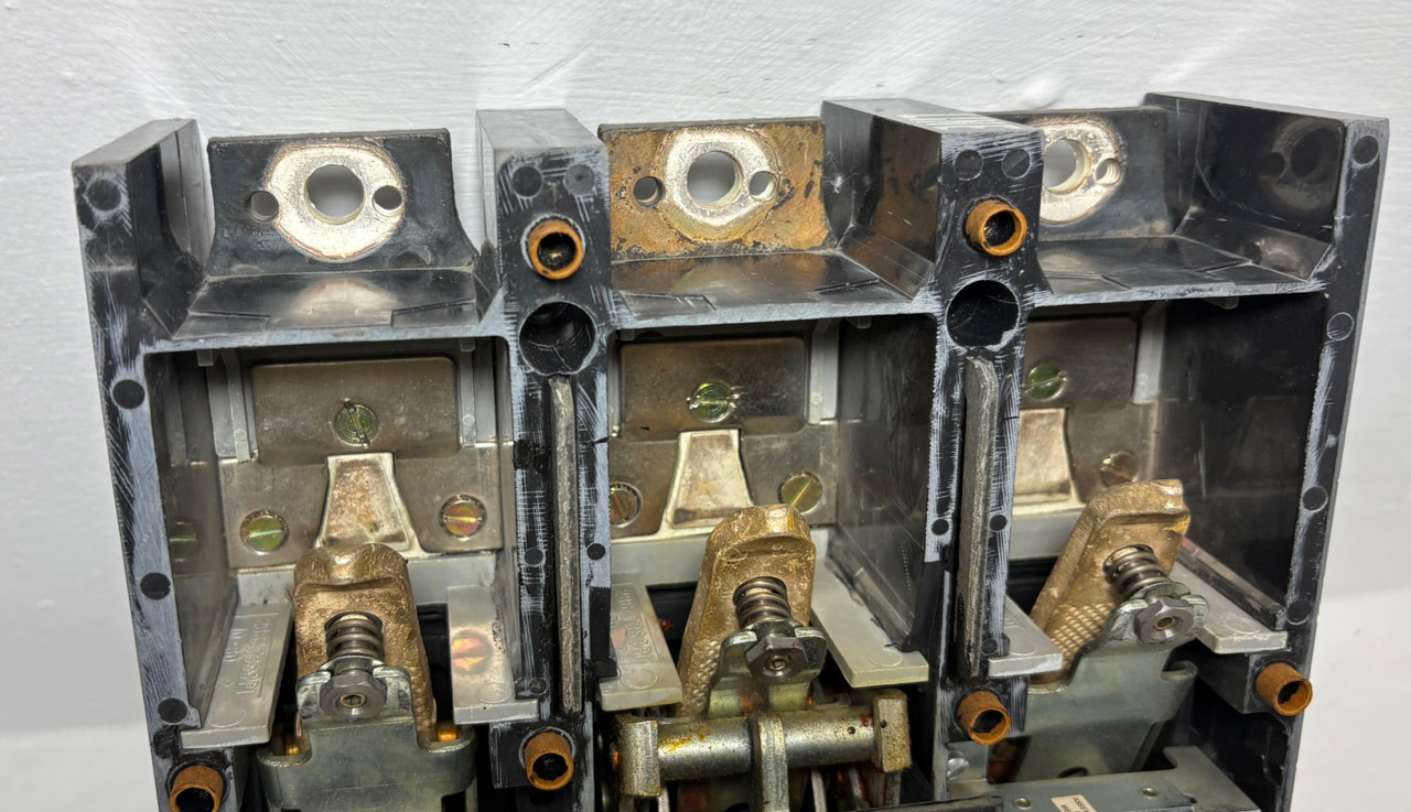 GE TJC36400B 400A Mag-Break Circuit Breaker w/ Aux Mod. 5 600V 3P 400 Amp flaw (EM5950-1)