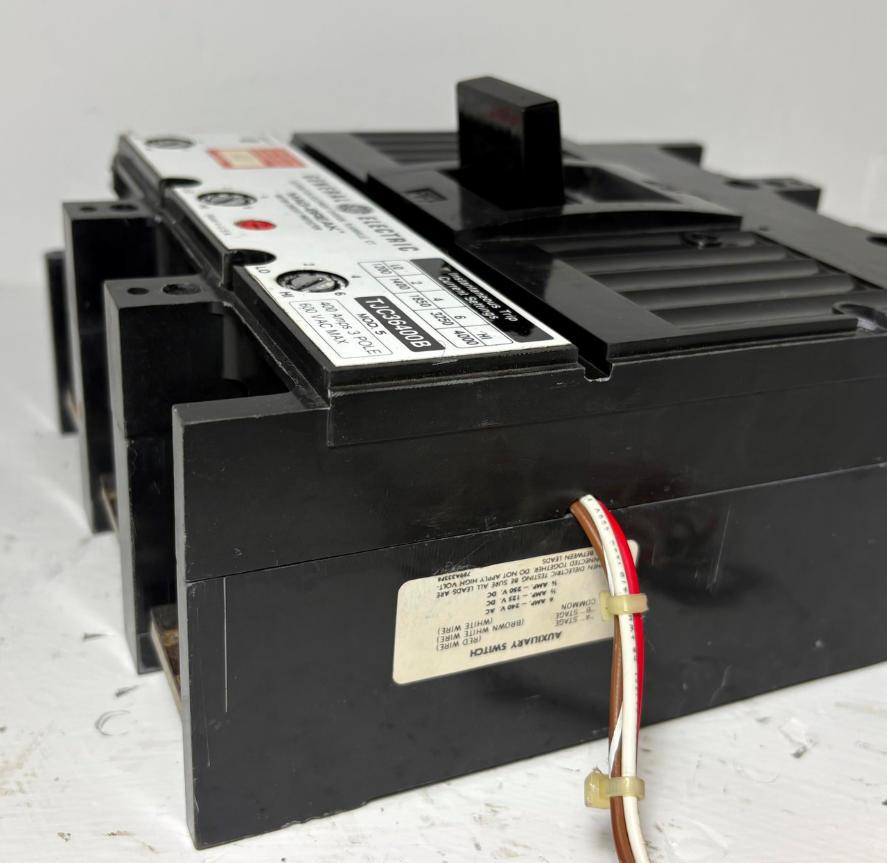 GE TJC36400B 400A Mag-Break Circuit Breaker w/ Aux Mod. 5 600V 3P 400 Amp flaw (EM5950-1)
