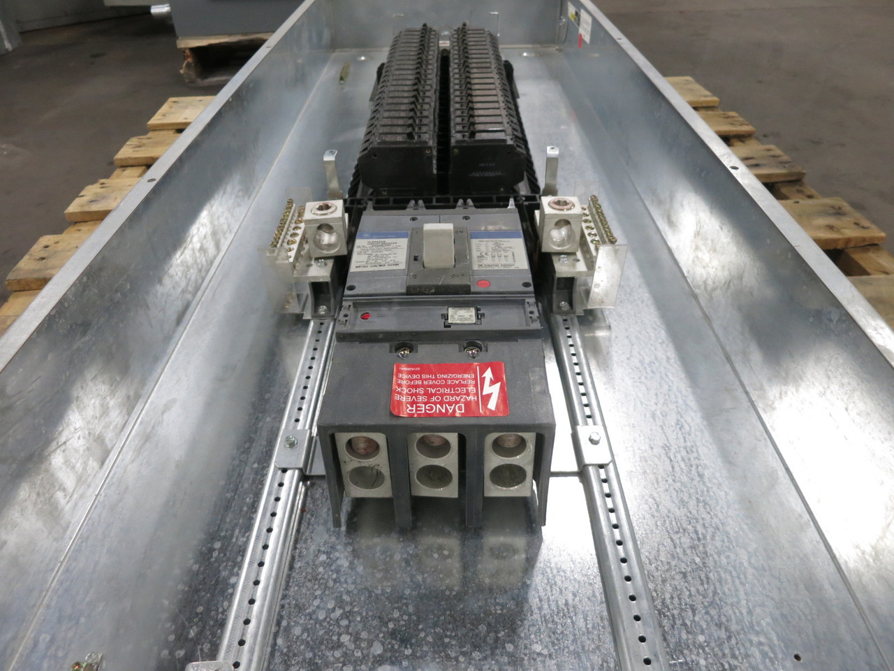 GE AQF3424JBX 300A Main Breaker Panel Board 208Y/120 A Series II 4W 300 Amp SGHA (DW8375-1)