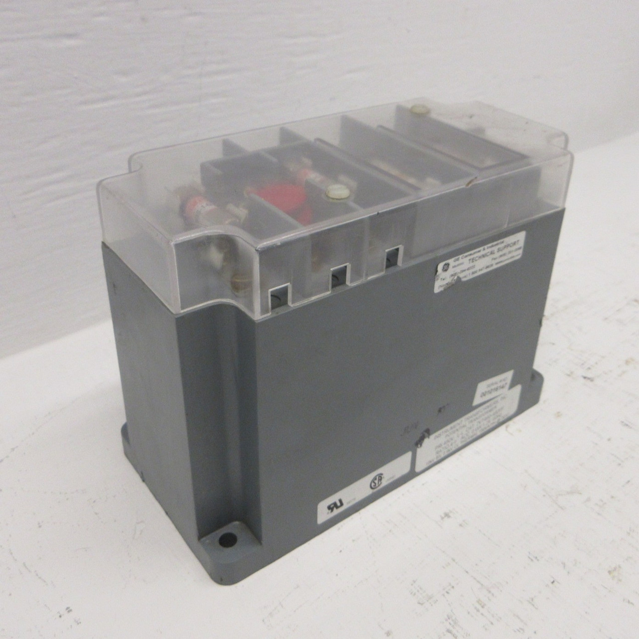 Instrument Transformers 2VT460-480FF Potential Transformer Ratio: 4:1 Pri: 480V (AH1462-4)