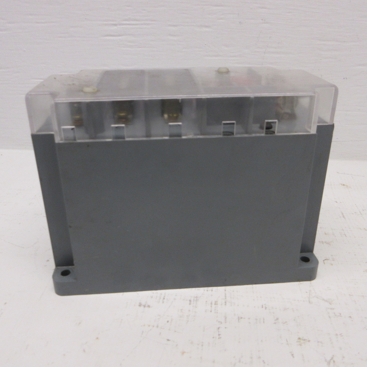 Instrument Transformers 2VT460-480FF Potential Transformer Ratio: 4:1 Pri: 480V (AH1462-4)