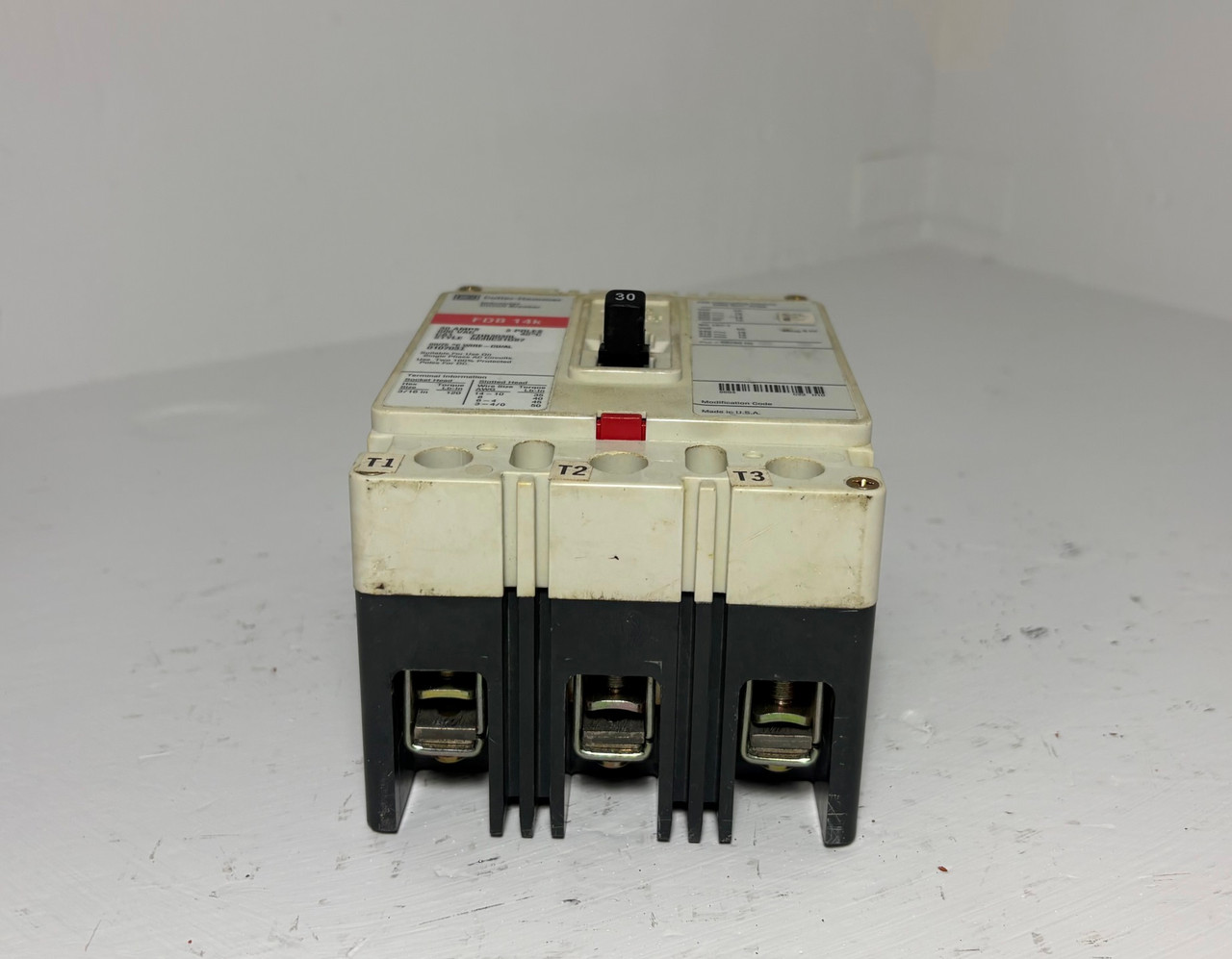 Cutler-Hammer FDB3030L 30A Circuit Breaker Glossy Red 600V 3P FDB3030 30 Amp (EM5965-1)