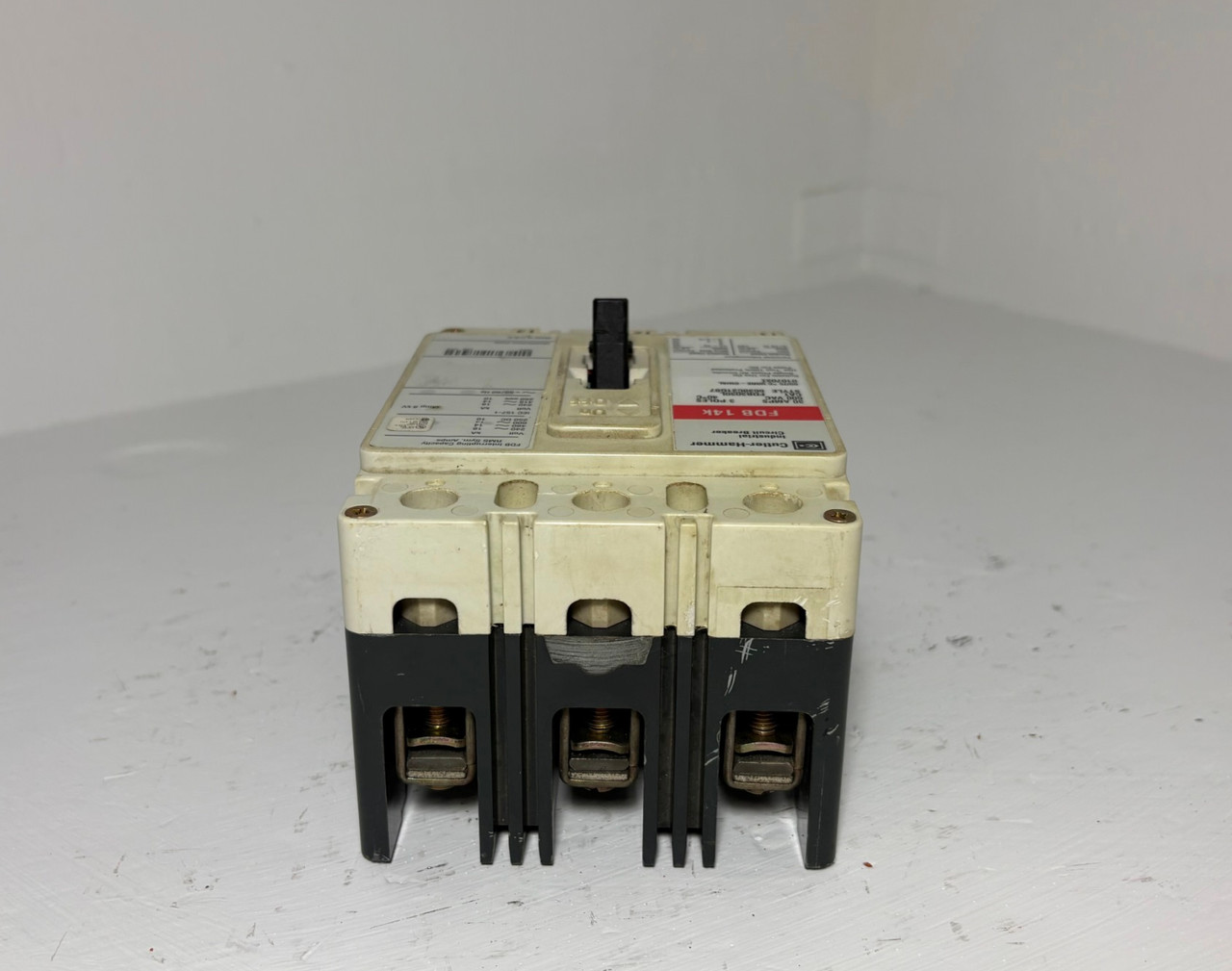 Cutler-Hammer FDB3030L 30A Circuit Breaker Glossy Red 600V 3P FDB3030 30 Amp (EM5965-1)