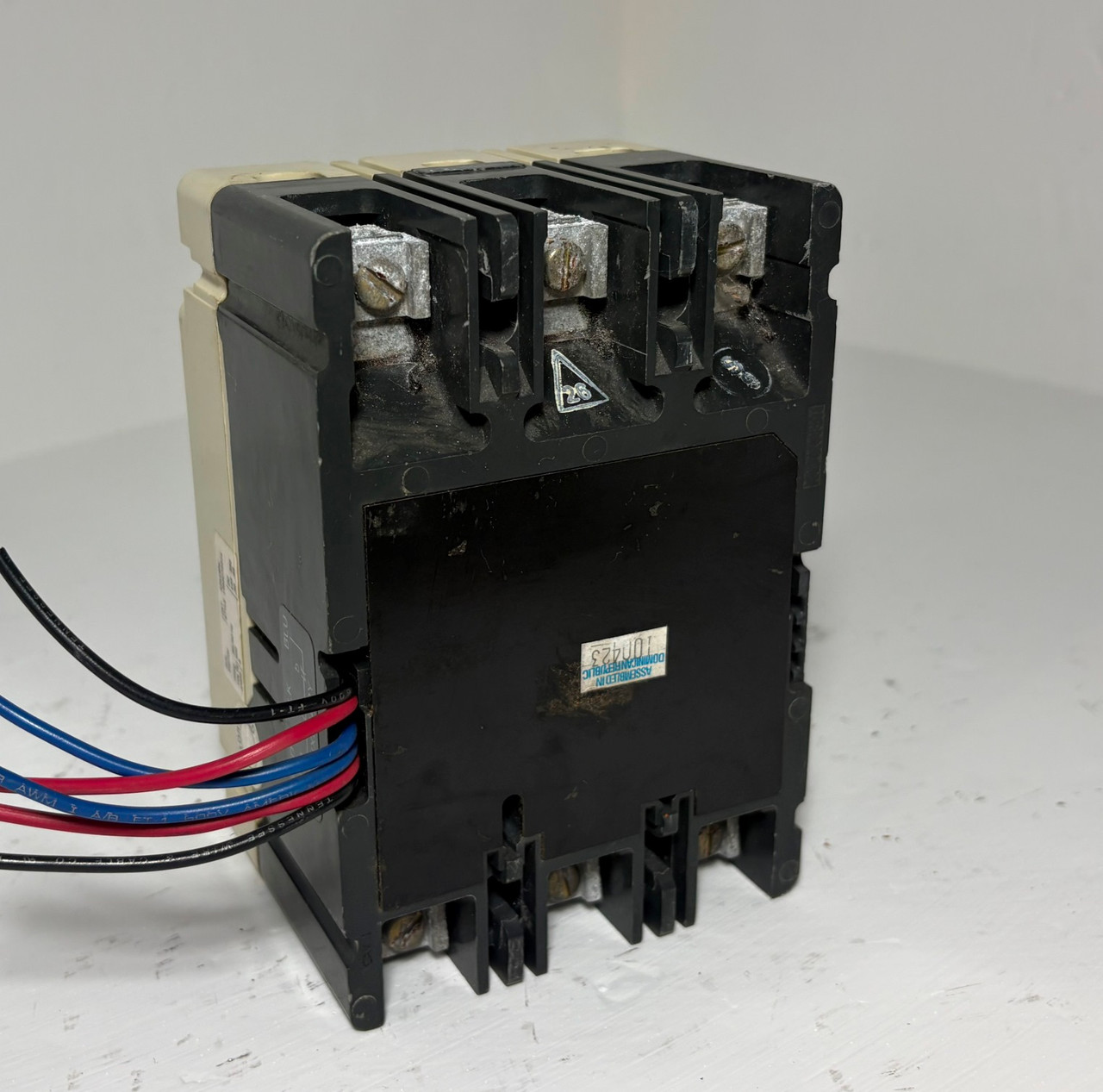 Cutler-Hammer HMCP030H1A13 30A Circuit Breaker w Aux 600V HMCP 30 Amp HMCP030H1A (EM5963-1)