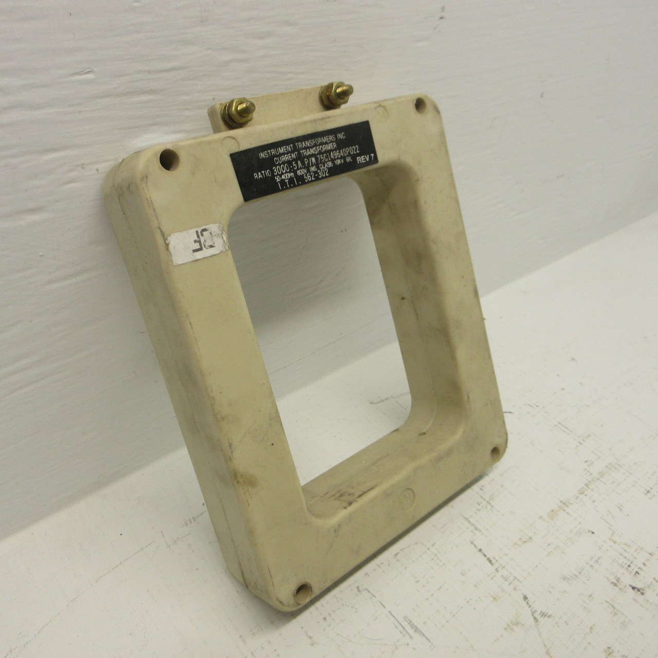 Instrument Transformers 562-302 Current Transformer 3000:5A Ratio 10kV BIL IT CT (AH1475-2)