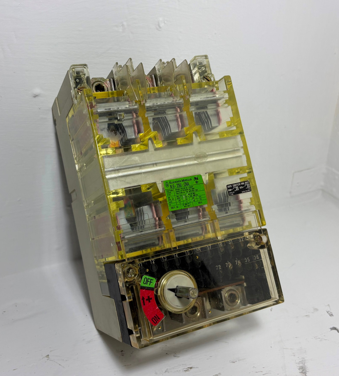 Klockner Moeller N9-250-CNA 250A Disconnect Switch w/ Aux 600V N9250CNA 250 Amp (EM5975-4)