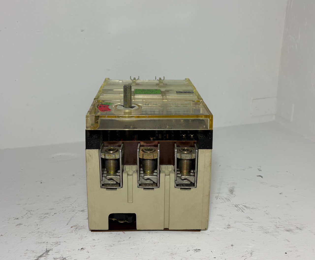 Klockner Moeller N9-250-CNA 250A Disconnect Switch w/ Aux 600V N9250CNA 250 Amp (EM5975-4)