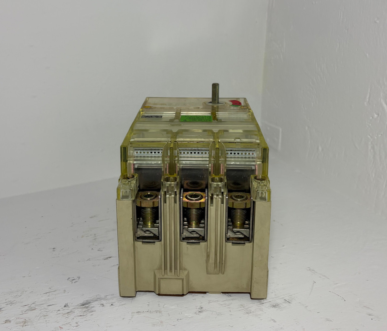 Klockner Moeller N9-250-CNA 250A Disconnect Switch w/ Aux 600V N9250CNA 250 Amp (EM5975-4)