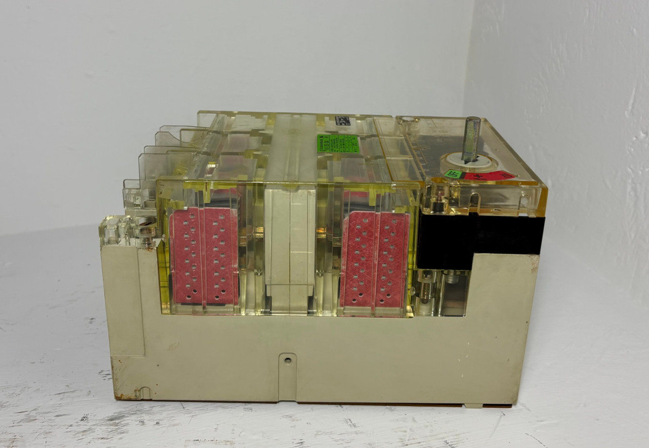 Klockner Moeller N9-250-CNA 250A Disconnect Switch w/ Aux 600V N9250CNA 250 Amp (EM5975-4)