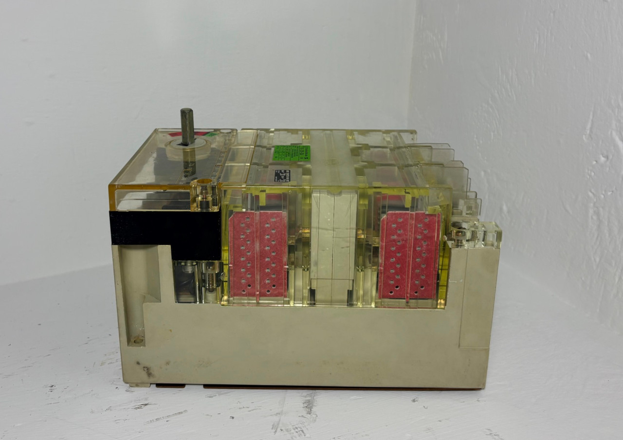 Klockner Moeller N9-250-CNA 250A Disconnect Switch w/ Aux 600V N9250CNA 250 Amp (EM5975-4)