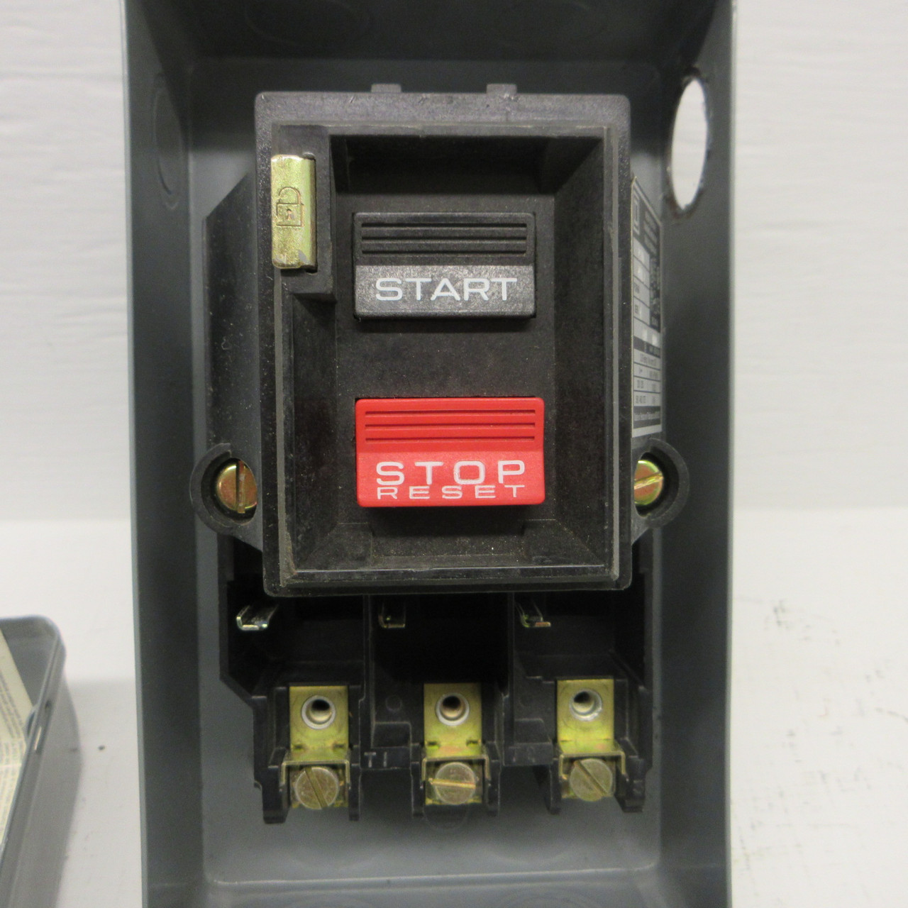 Square D 2510-MBG2 Size M-0 Enclosed Manual Starter 480/600VAC 5HP 2510-MBG2 (AH1479-1)