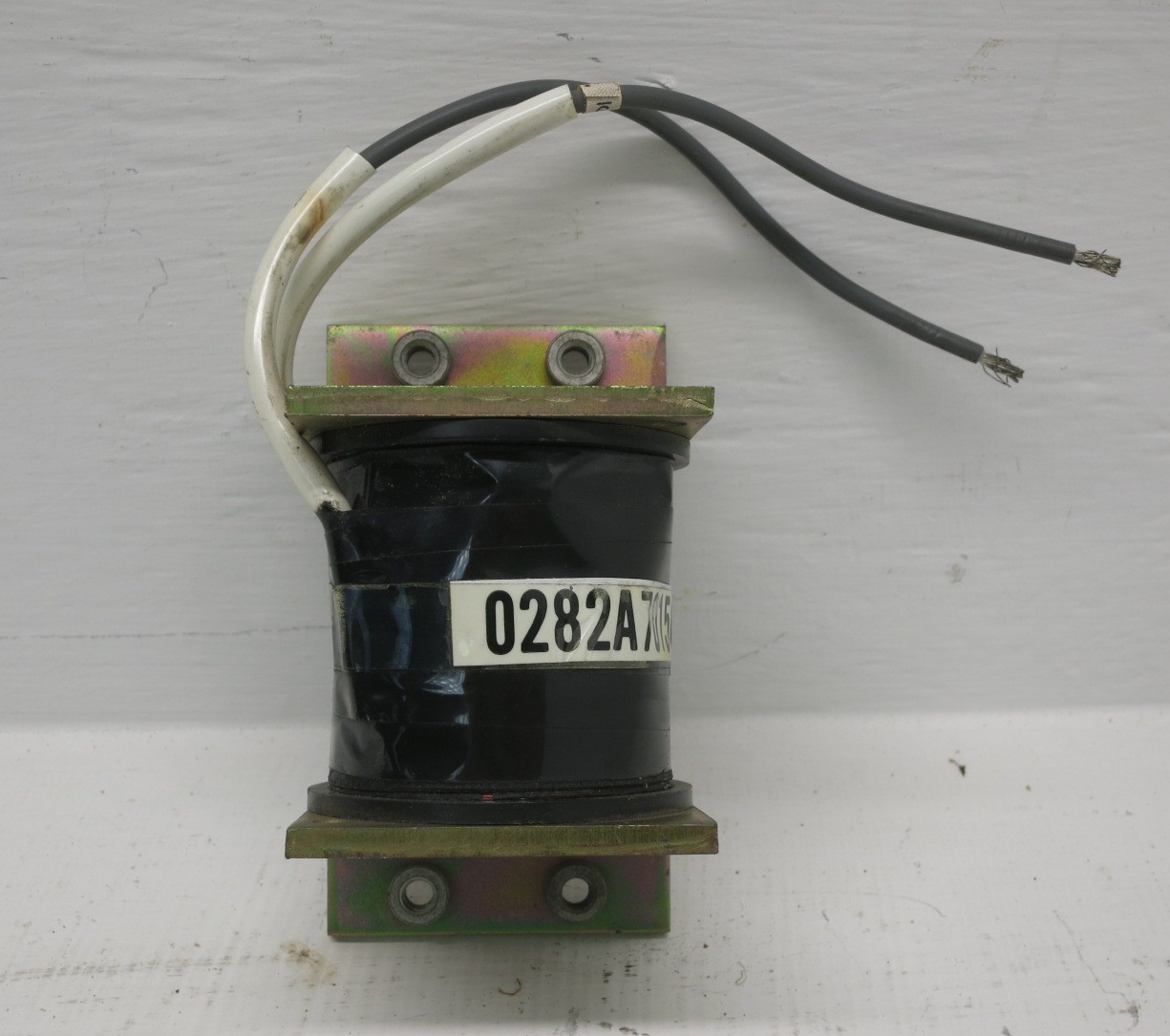 GE 0282A7015G009 PowerVac Vacuum Breaker Shunt Trip Coil 240V ML-18 (DW8399-1)