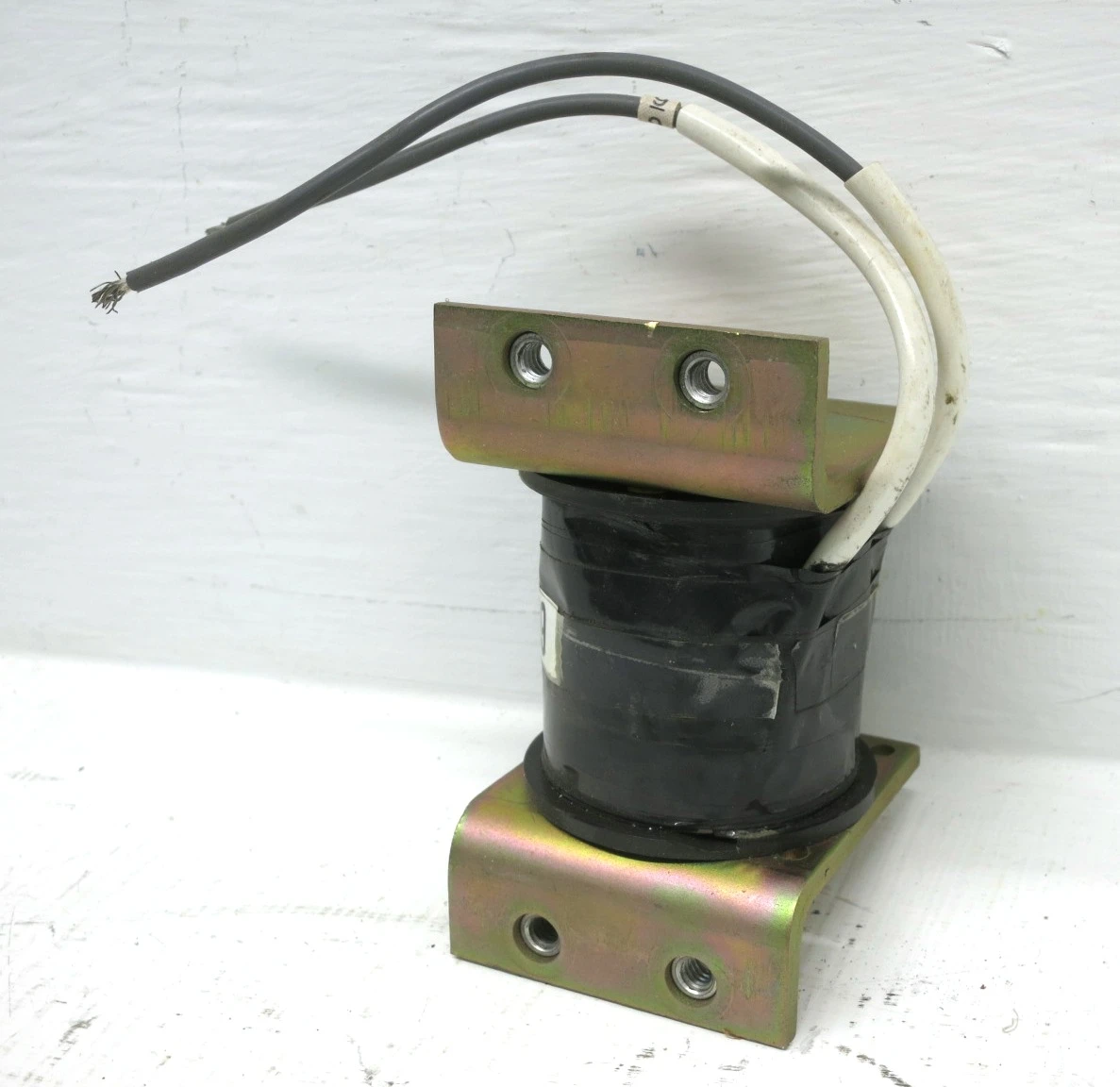 GE 0282A7015G009 PowerVac Vacuum Breaker Shunt Trip Coil 240V ML-18 (DW8399-1)