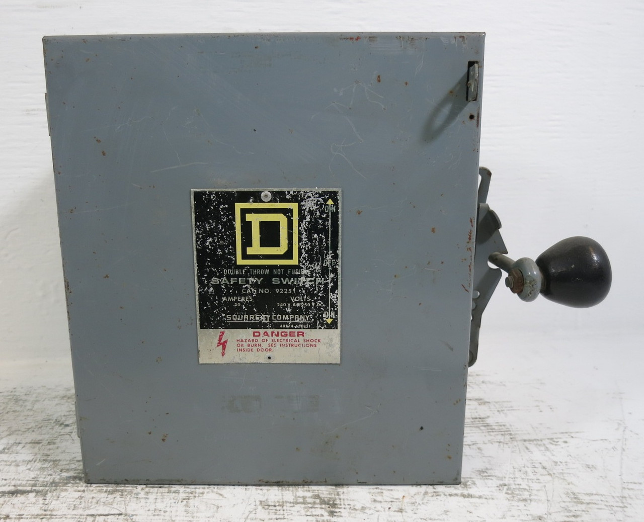 Square D 92251 30A 240V Double Throw Safety Switch Manual Transfer 1PH 2 Pole E1 (DW8404-2)
