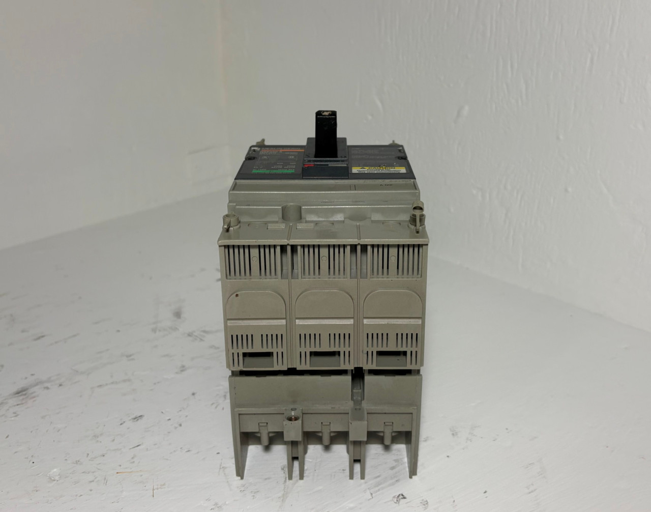 Merlin Gerin NSF250A 250A Molded Case Switch w/ 125 VDC Shunt & Aux NSF250 A (EM5977-4)