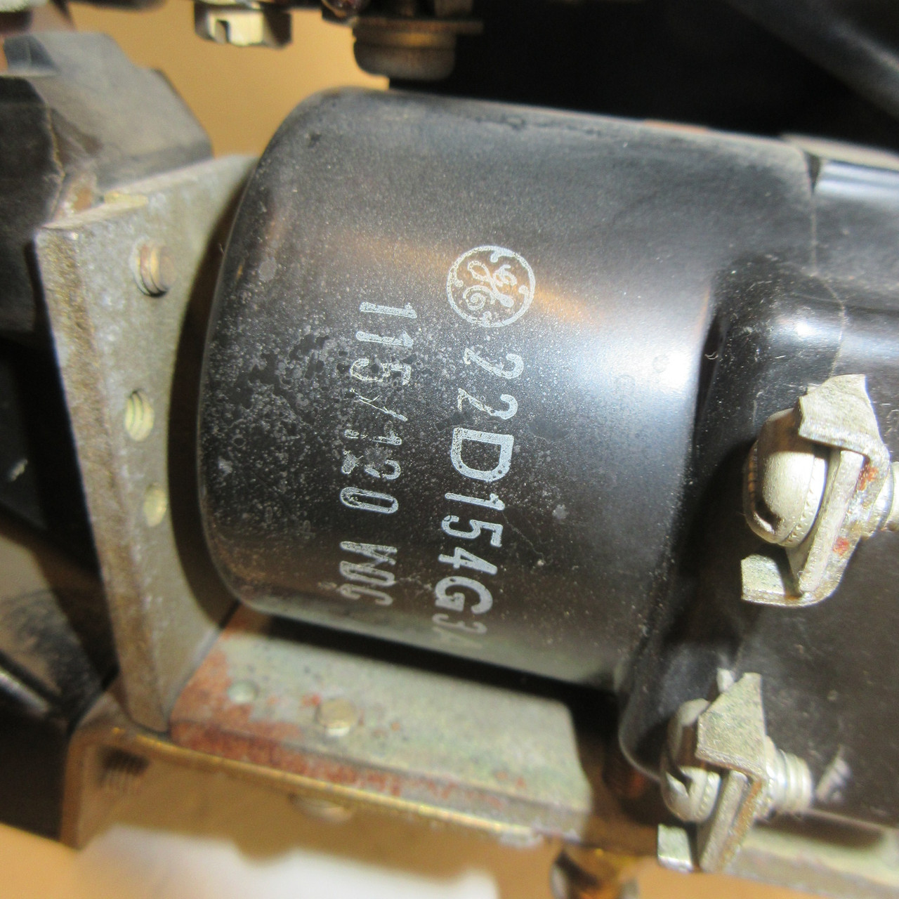 General Electric IC28001617 AB3F DC Contactor IC2800 600VDC 50A w 22D154G3A 120V (AH1487-2)