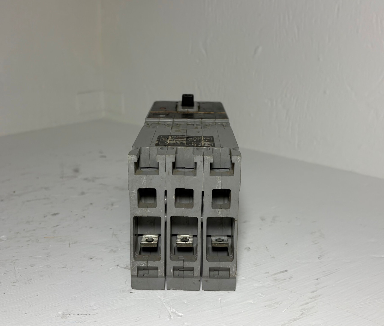 Siemens I-T-E CLE63B090 90A Sentron Circuit Breaker 600V 3P CLE-A ITE 90 Amp (EM5981-1)