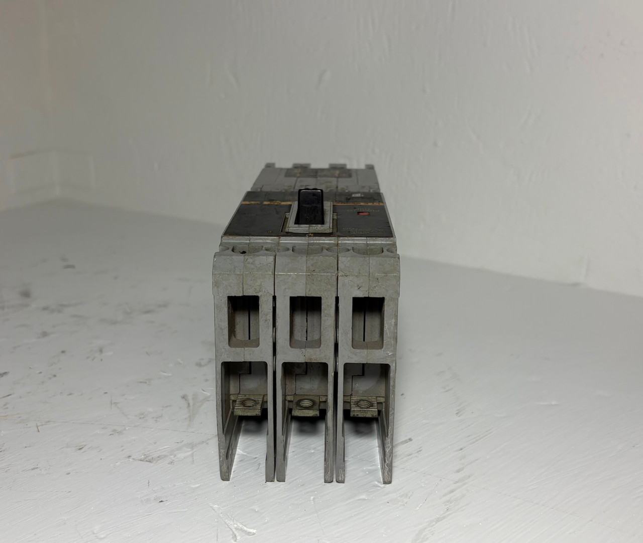 Siemens I-T-E CLE63B090 90A Sentron Circuit Breaker 600V 3P CLE-A ITE 90 Amp (EM5981-1)