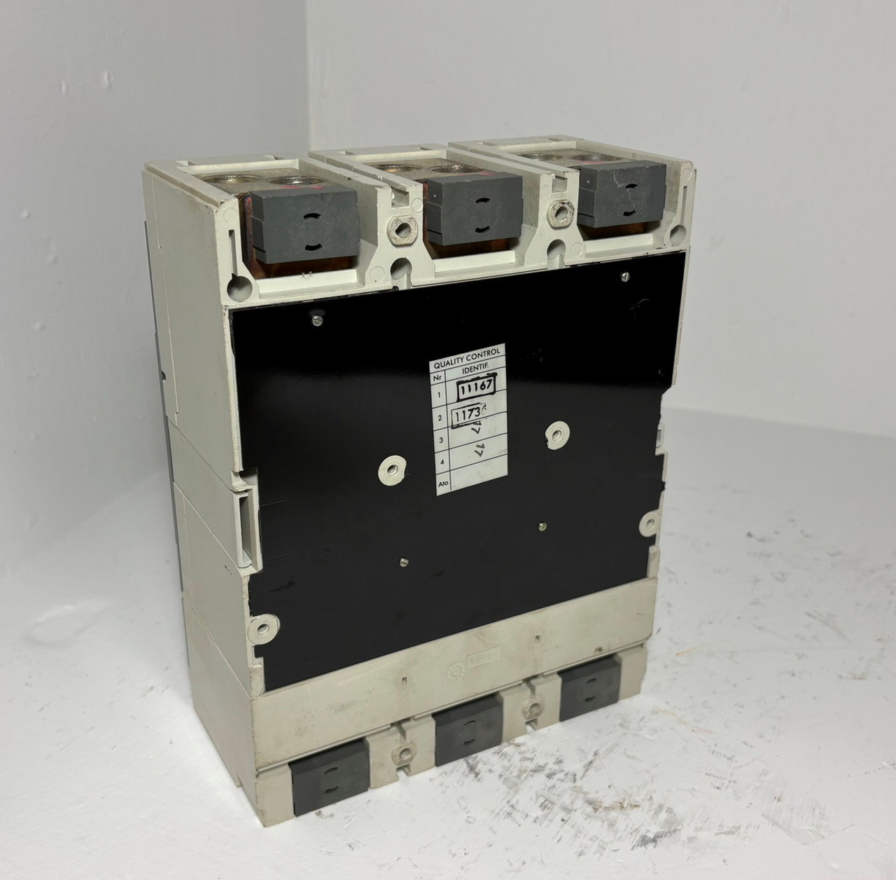 ABB S6H-D 600A Molded Case Switch SACE S6 w/ Aux Type S6H 600V 3P S6HD 600 Amp (EM5983-1)