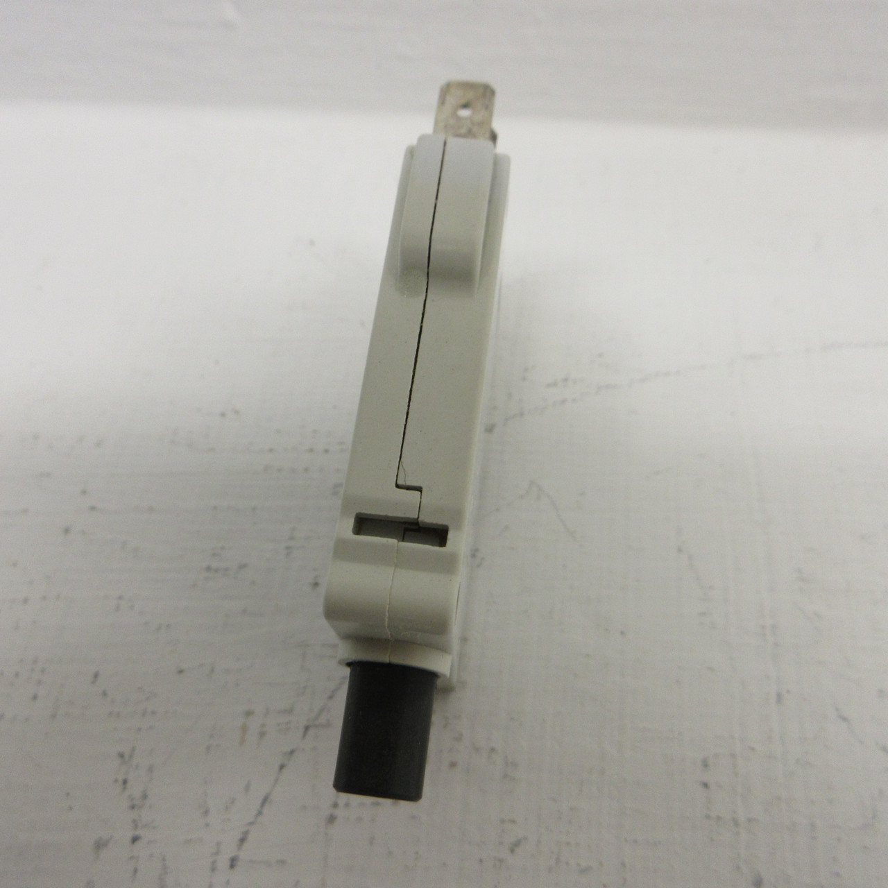 E-T-A Magnetic 3600-P10-SI-16A 16 Amp 1 Pole Circuit Breaker 250VAC 65VDC German (AH1496-4)